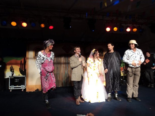 254455_112734408816470_3459798_n