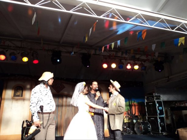 261962_112727568817154_1042811_n[1]