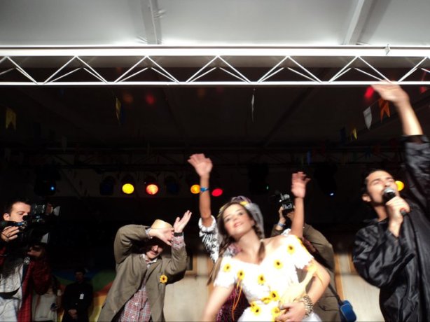 265029_112733298816581_2675968_n