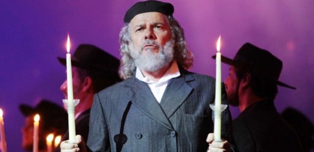 jose-mayer-em-um-violinista-no-telhado-1330726282426_615x300