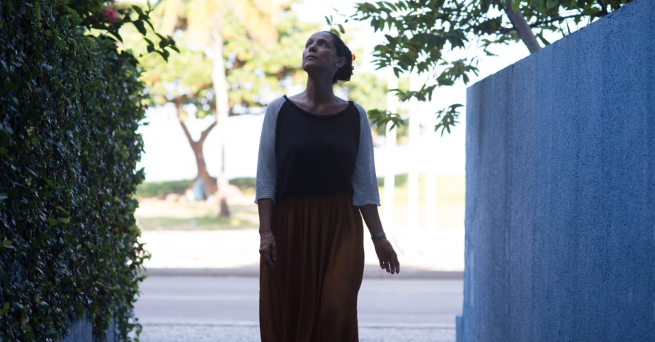 cena-do-filme-aquarius-de-kleber-mendonca-filho-1462817527820_956x500